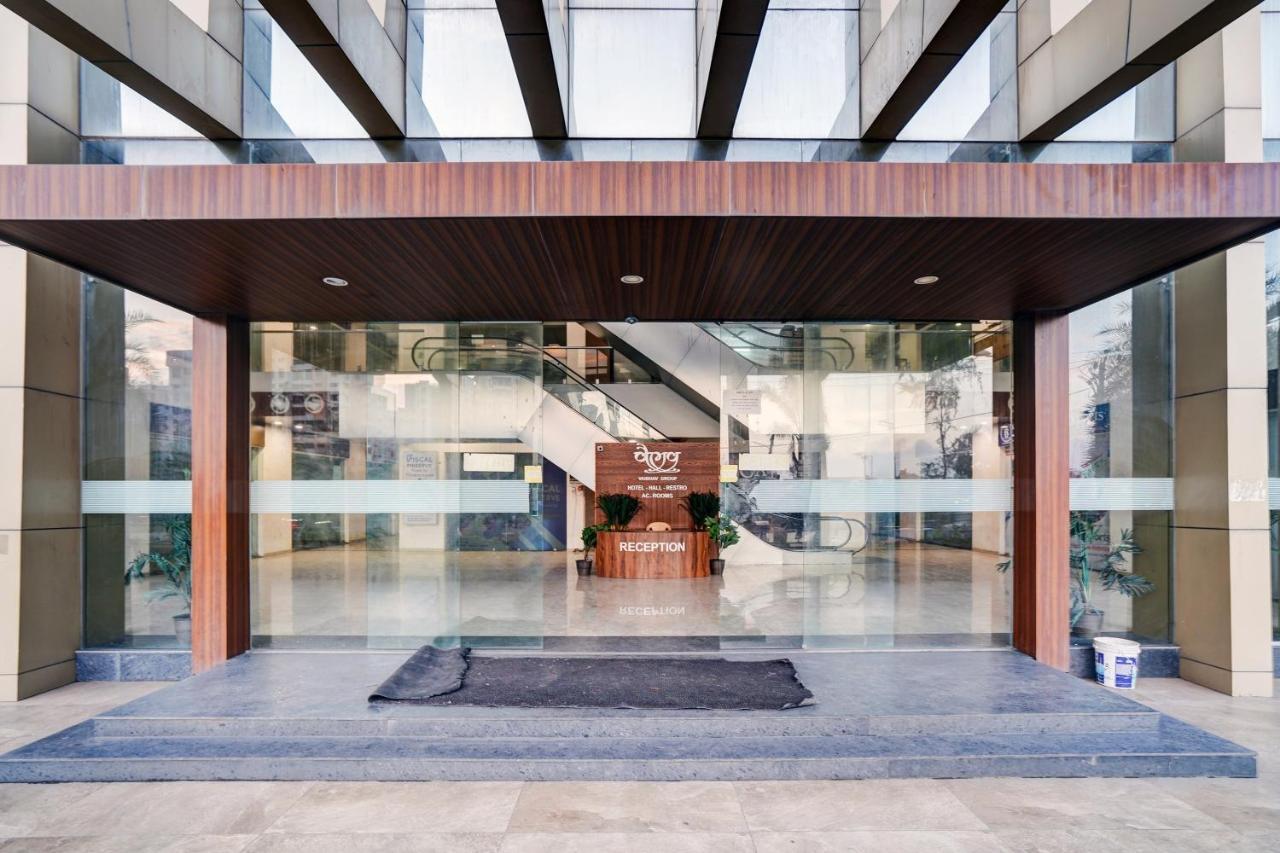 Townhouse Oak Hotel Vaibhav Szúrat Kültér fotó