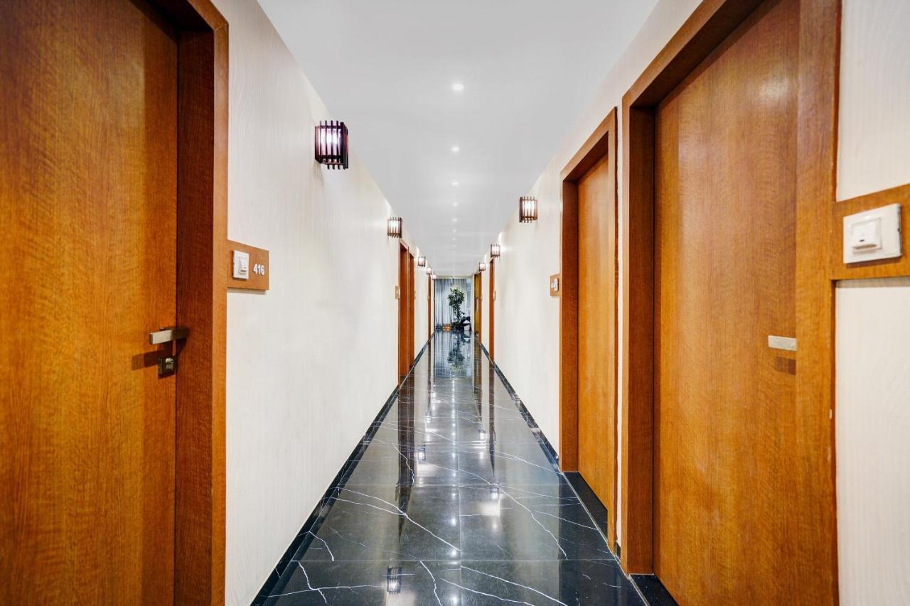 Townhouse Oak Hotel Vaibhav Szúrat Kültér fotó