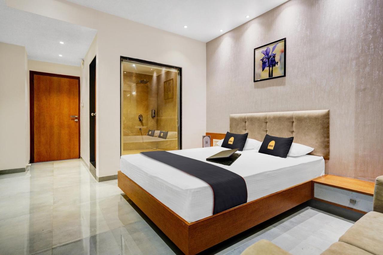 Townhouse Oak Hotel Vaibhav Szúrat Kültér fotó