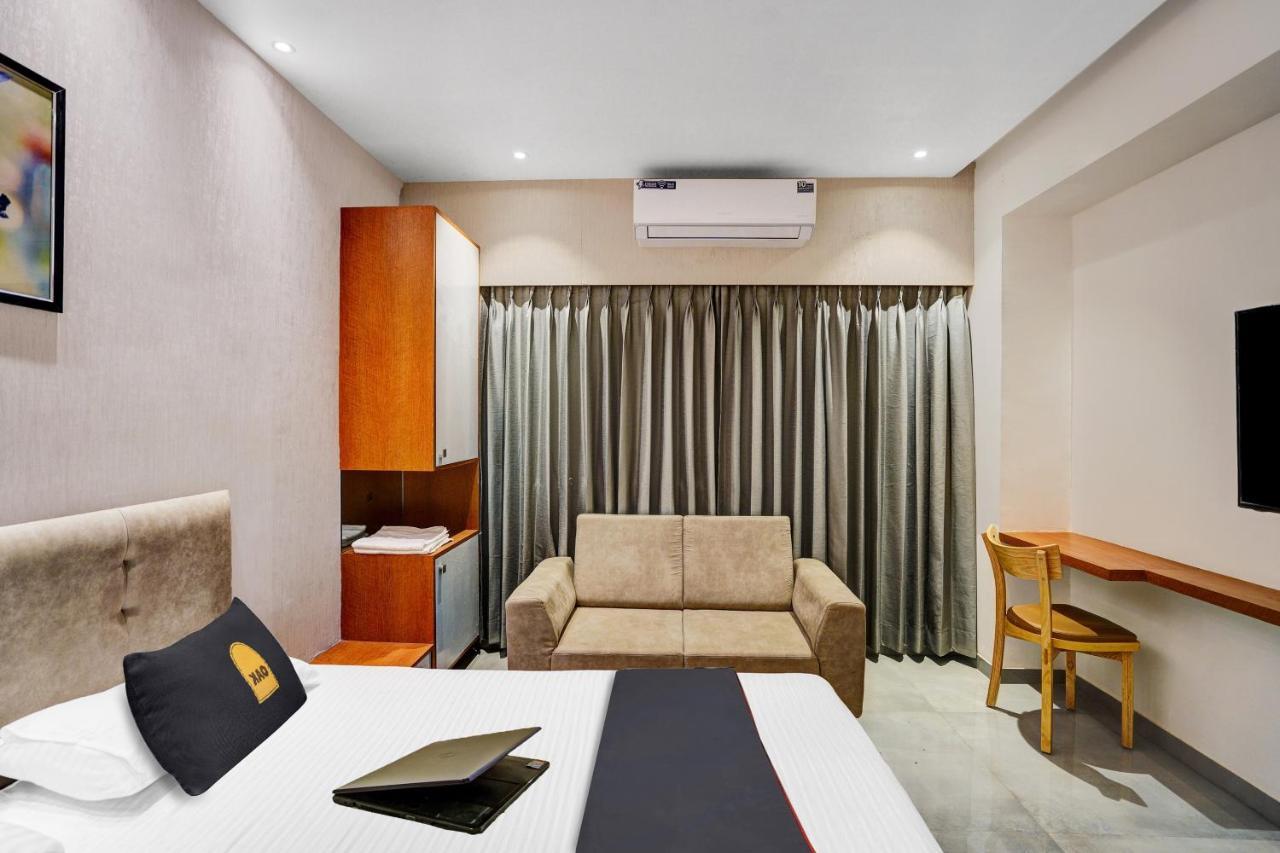 Townhouse Oak Hotel Vaibhav Szúrat Kültér fotó