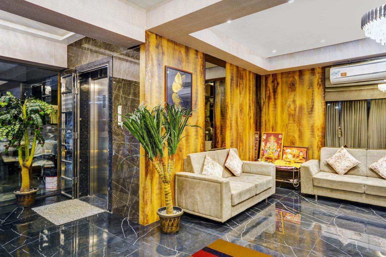 Townhouse Oak Hotel Vaibhav Szúrat Kültér fotó