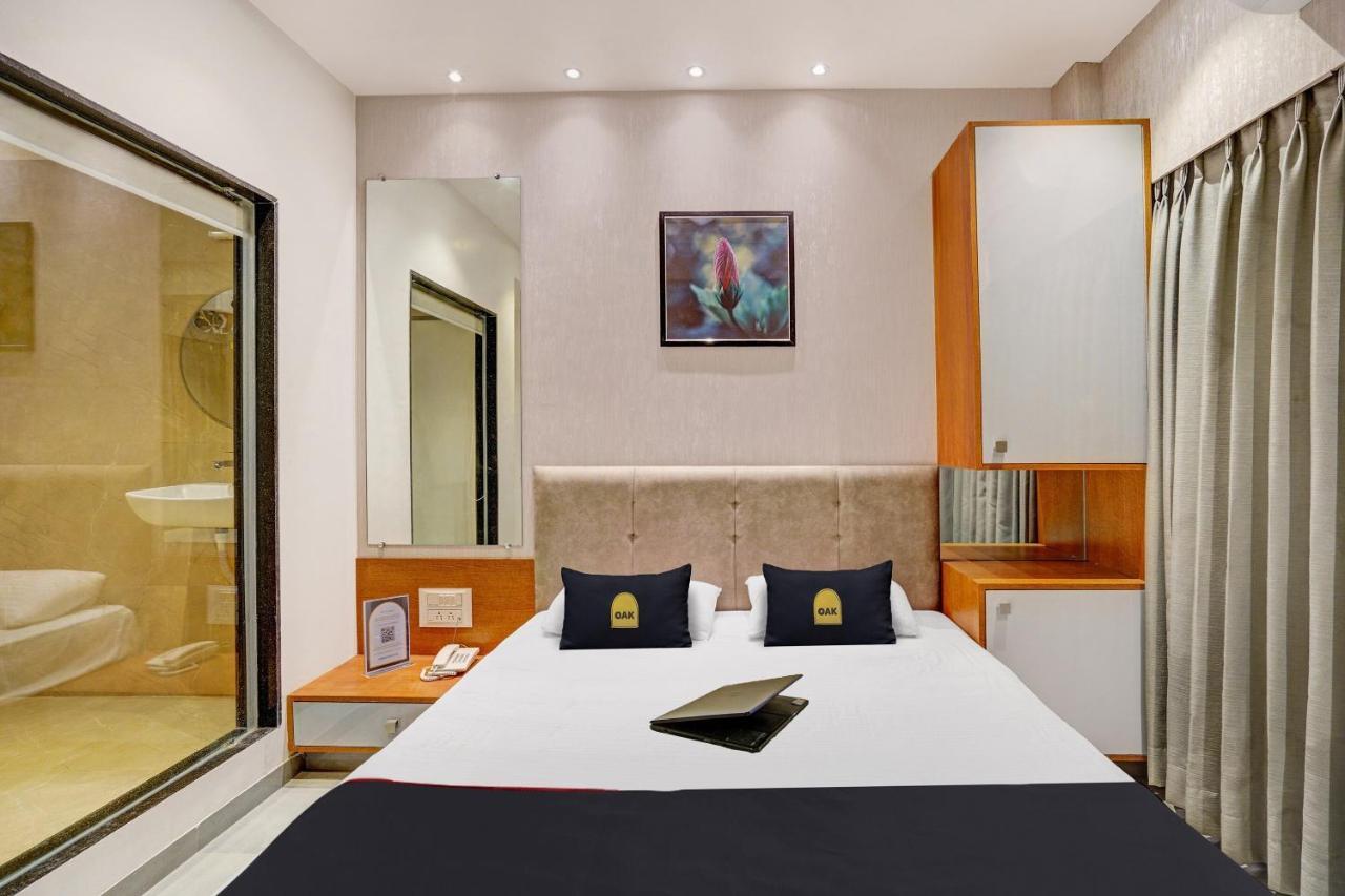 Townhouse Oak Hotel Vaibhav Szúrat Kültér fotó