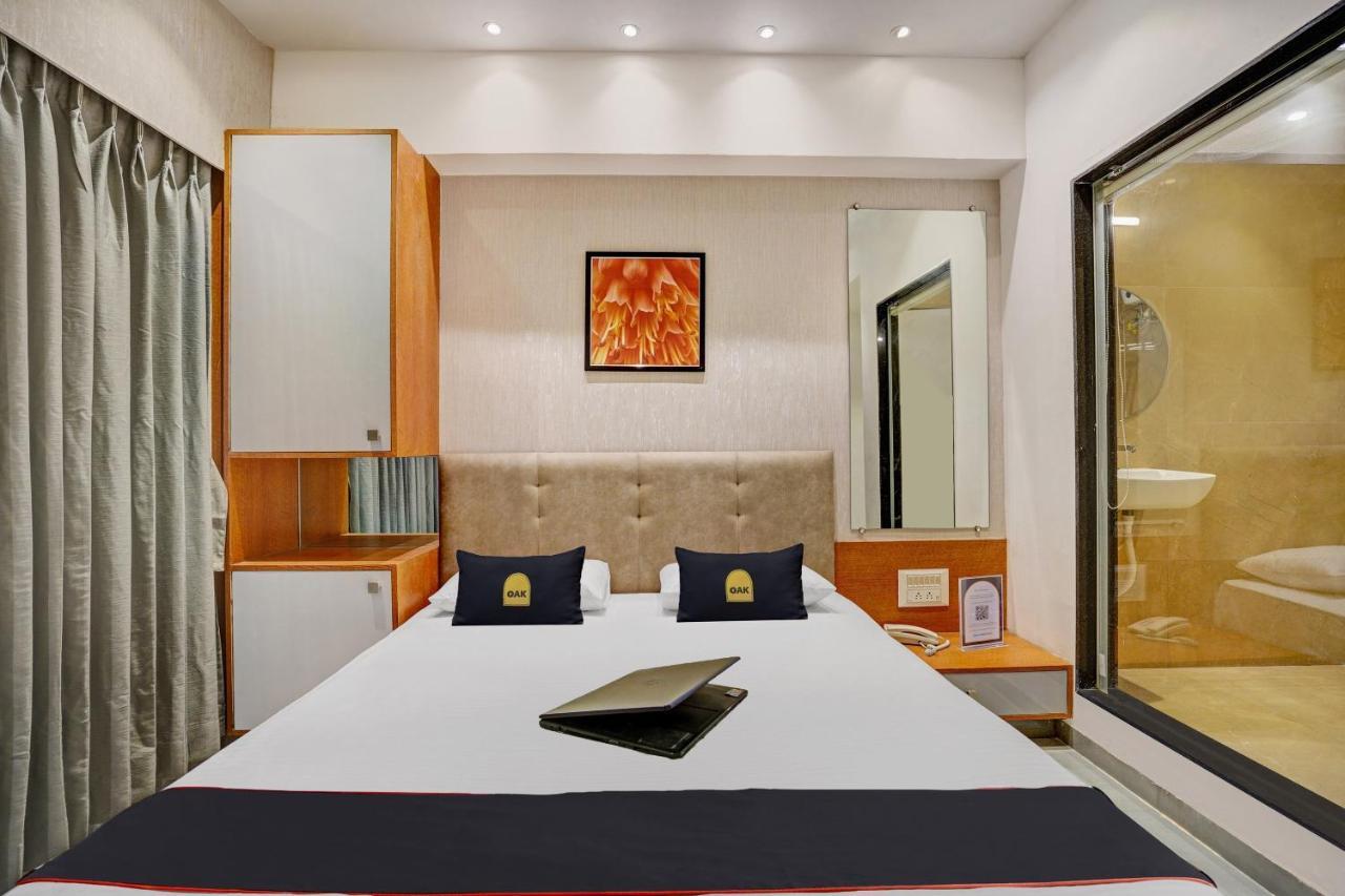 Townhouse Oak Hotel Vaibhav Szúrat Kültér fotó
